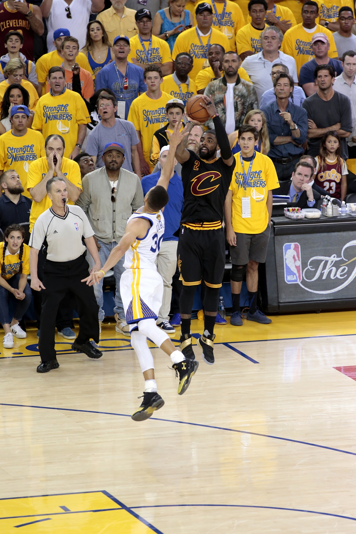 开云娱乐-亨森：2016年总决赛G7我是现场看的 骑士赢了勇士让我震惊