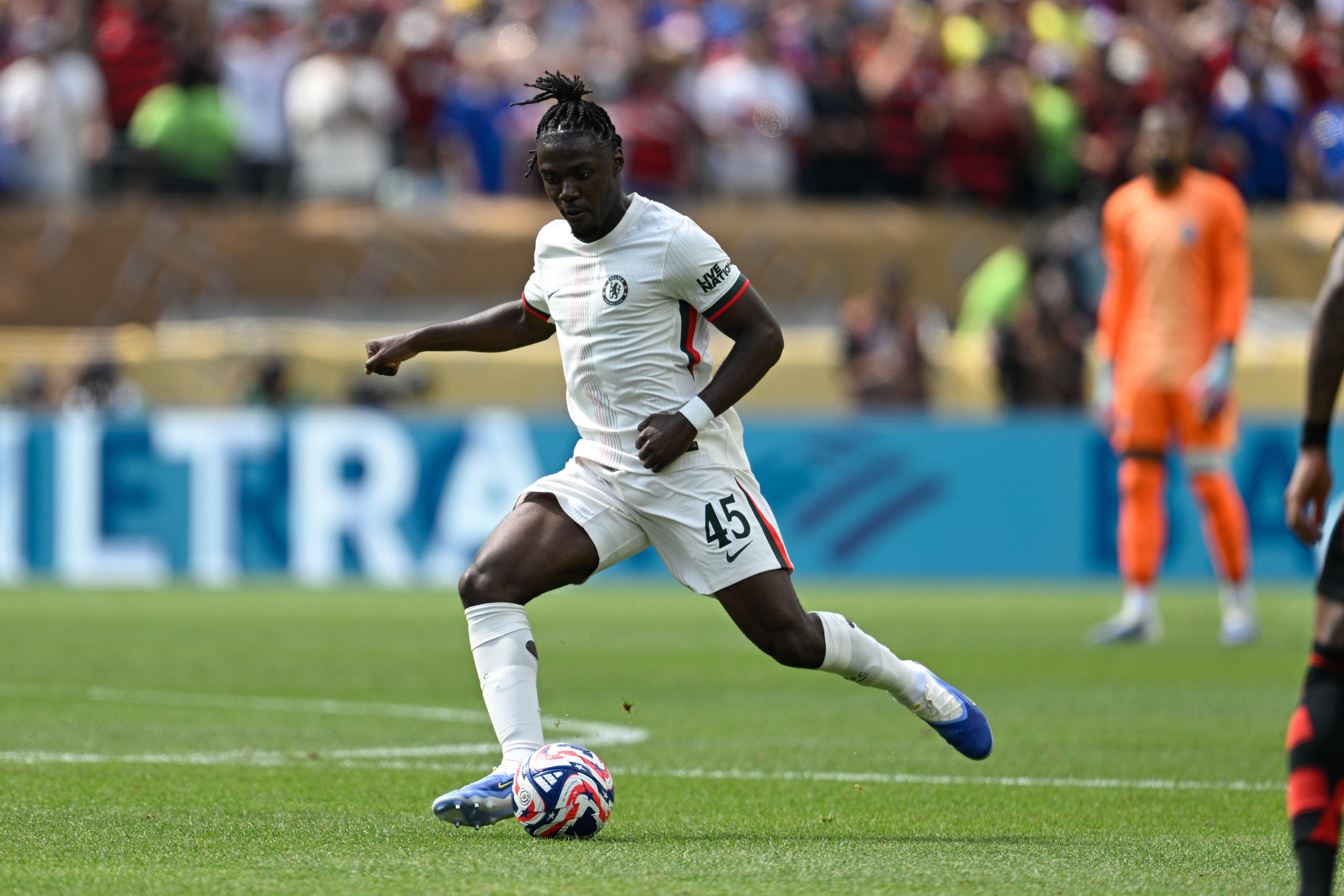 APP下载-6210万玻璃人！22岁拉维亚加盟切尔西后9次受伤，2年半仅出场30次